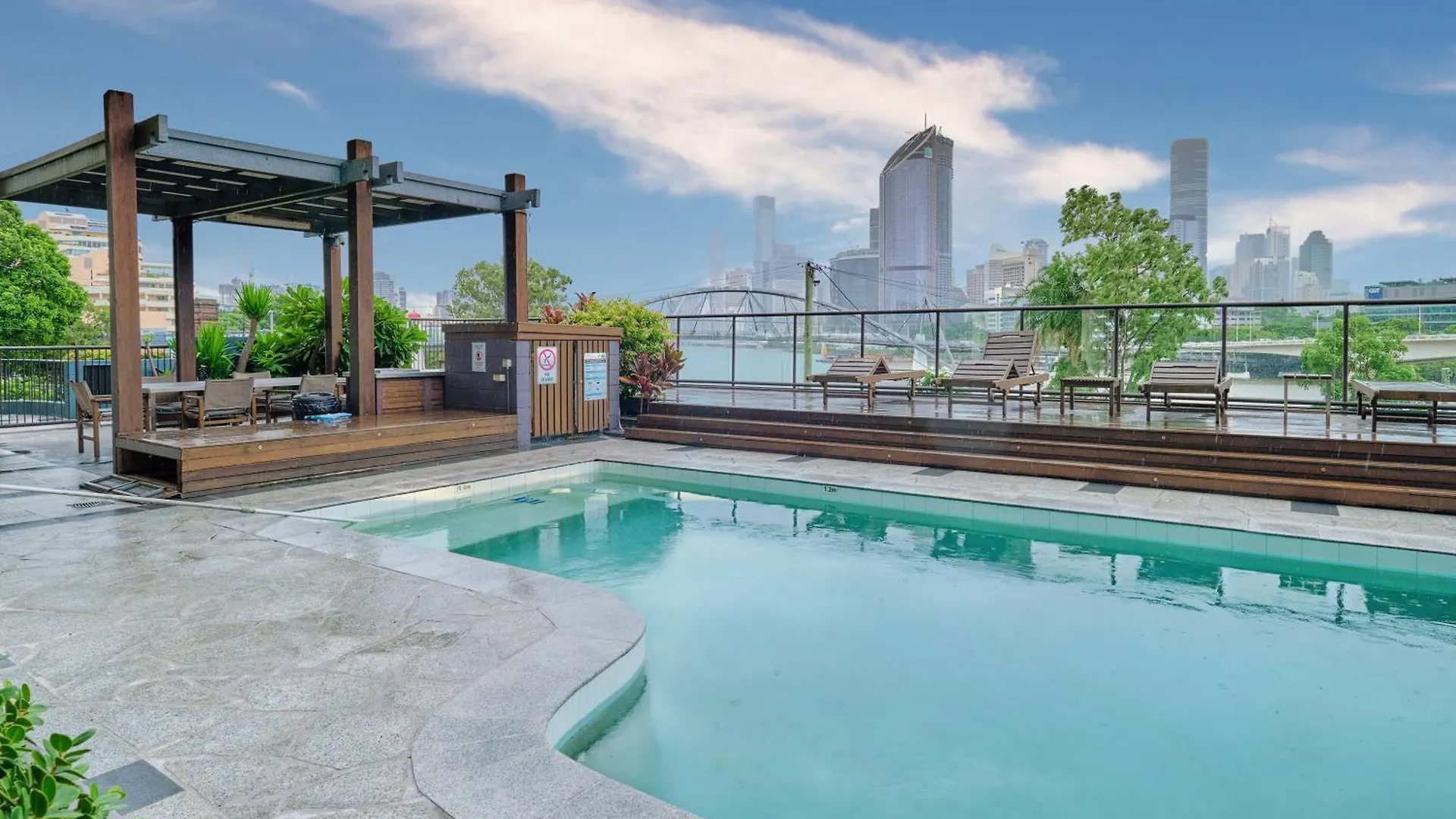 River Plaza Apartments Brisbane Aparthotel